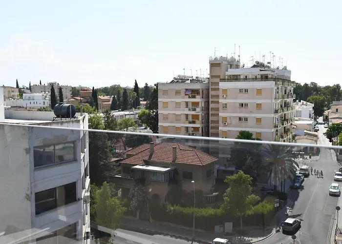 Ξενοδοχείο με διαμερίσματα Baz Tower 4*