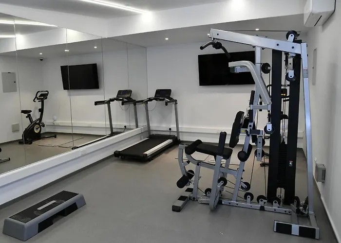 Ξενοδοχείο με διαμερίσματα Baz Tower