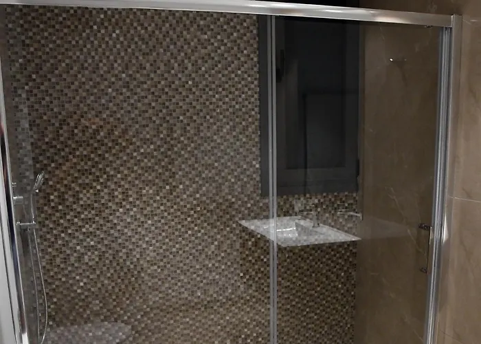 Ξενοδοχείο με διαμερίσματα Baz Tower 4*