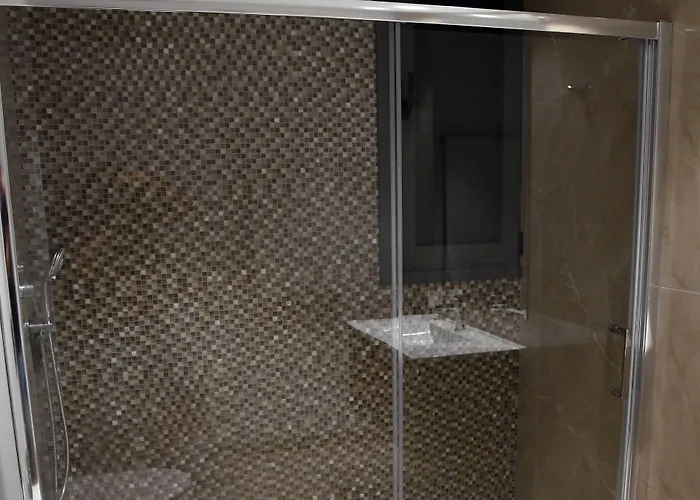 Ξενοδοχείο με διαμερίσματα Baz Tower 4*