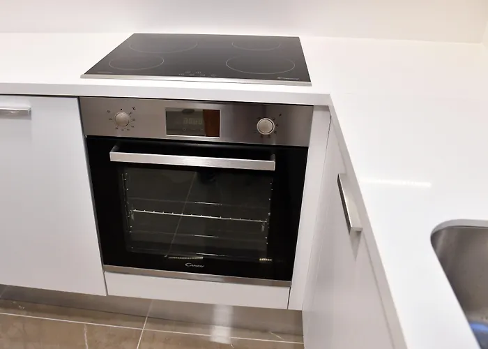 Ξενοδοχείο με διαμερίσματα Baz Tower