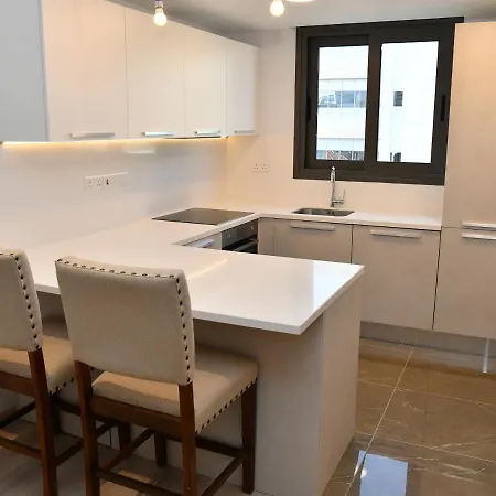 מלון דירות Baz Tower 4*