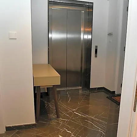 Aparthotel Baz Tower