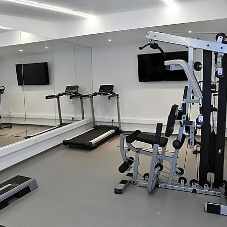 Aparthotel Baz Tower 4*